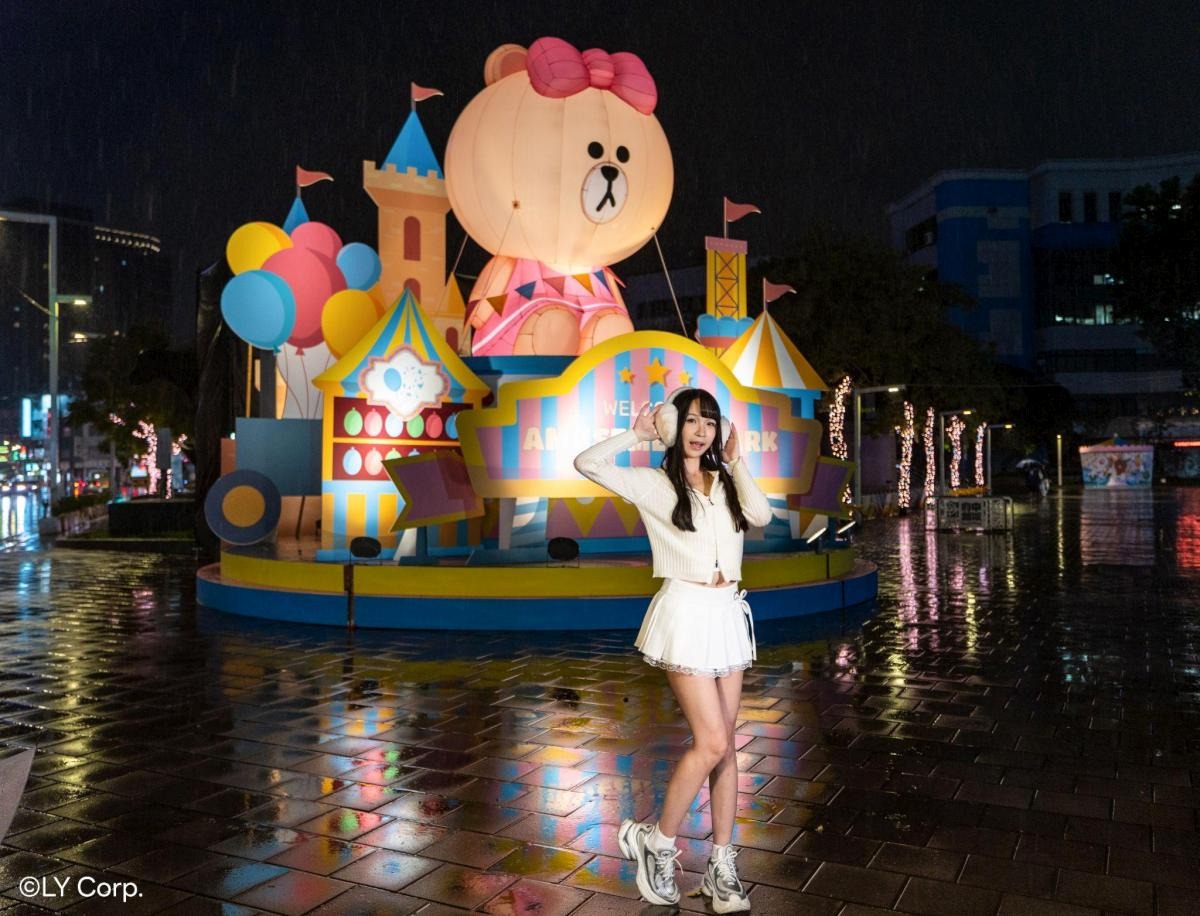 Fuzhong Weekend Market Bursting with Creativity: Street Performances Bring Double the Fun