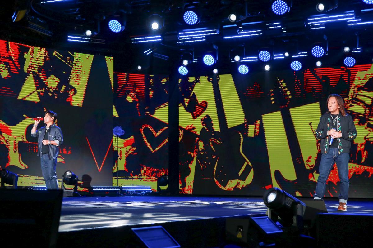 巨星耶誕演唱會告五人震撼開場 動力火車壓軸演出點燃週末夜晚